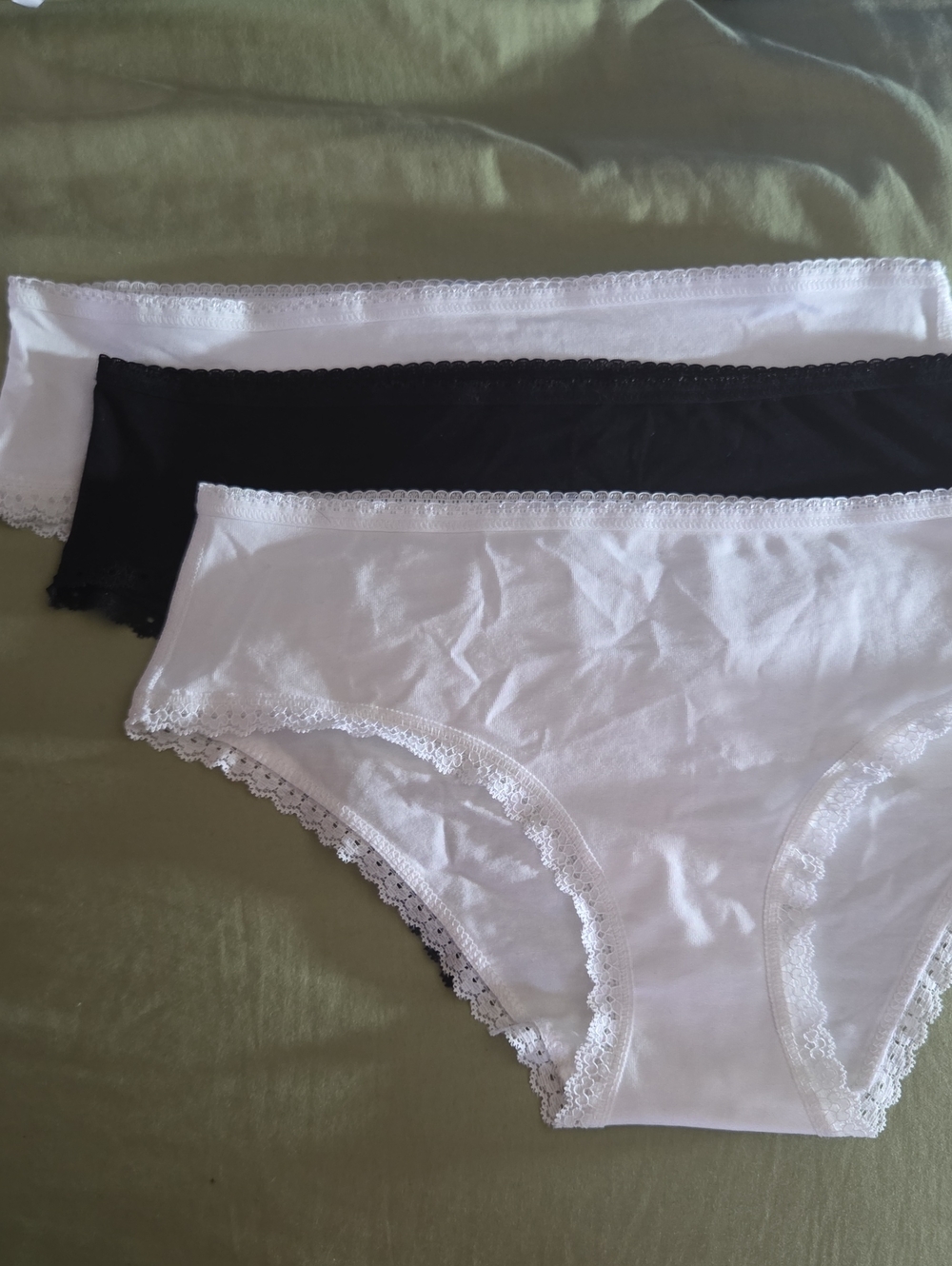 NWOT- Pact Organic- Cotton Lace-Trim Bikini Panties (3pck)